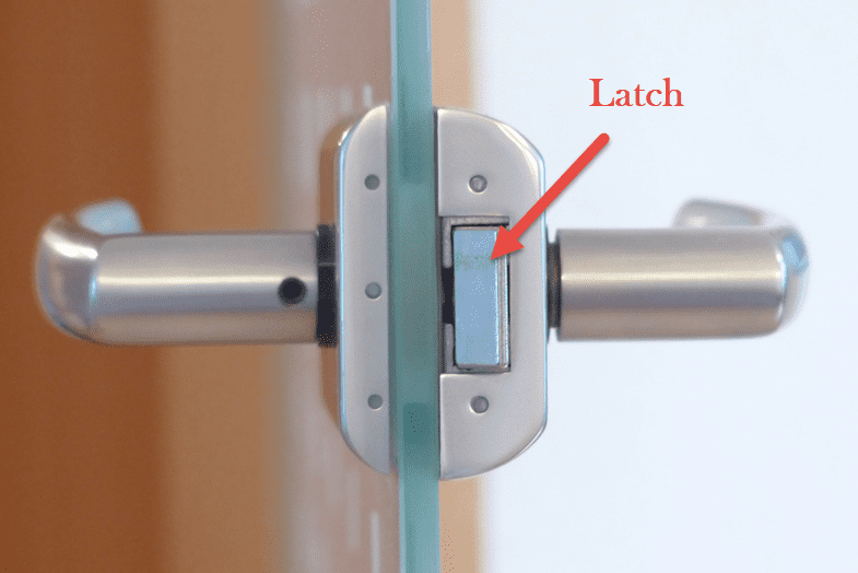 diy-commander-door-latch-post-image-785x524